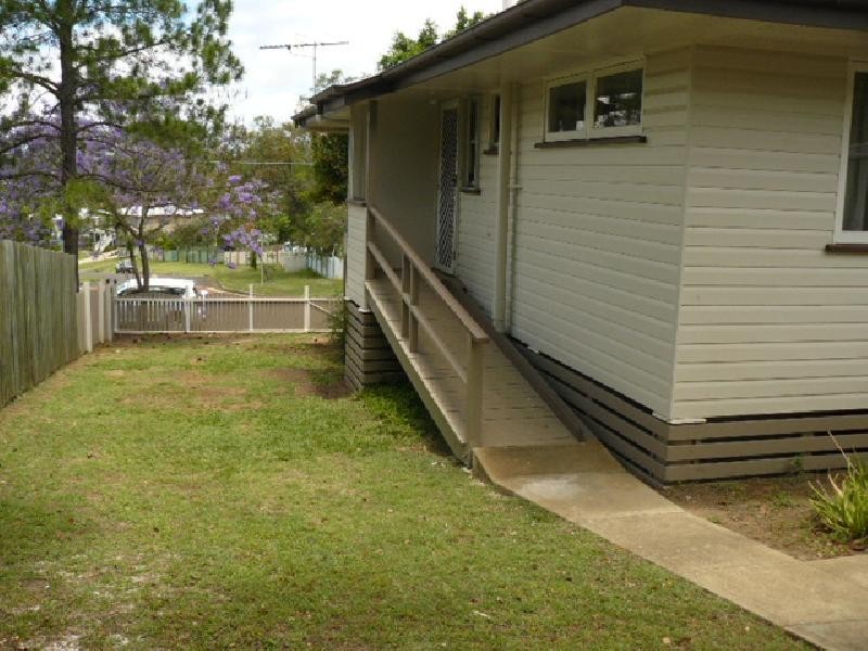 8 Wentworth Street, Leichhardt QLD 4305