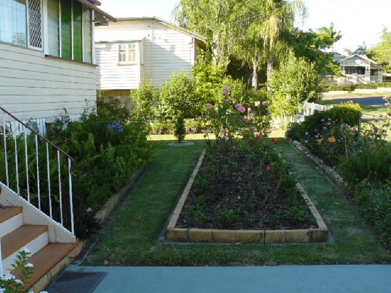 1 Queen Street, Newtown QLD 4305