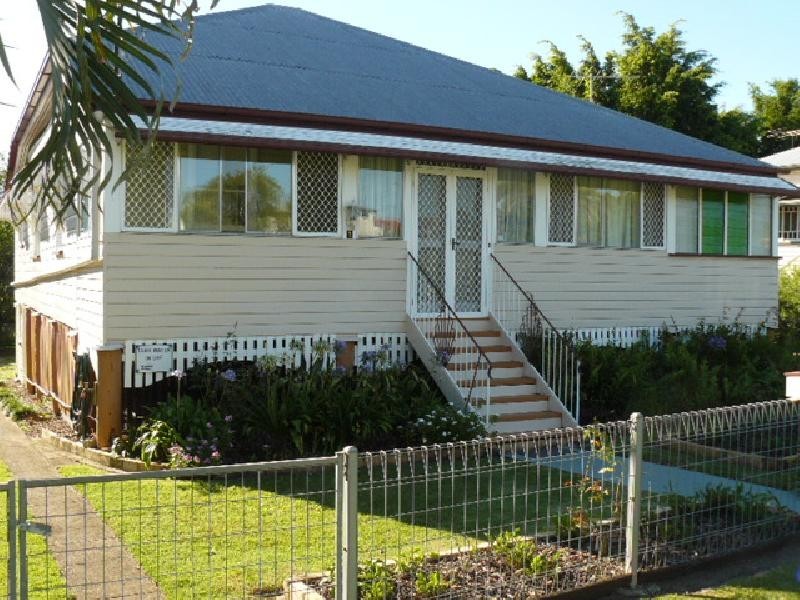 1 Queen Street, Newtown QLD 4305