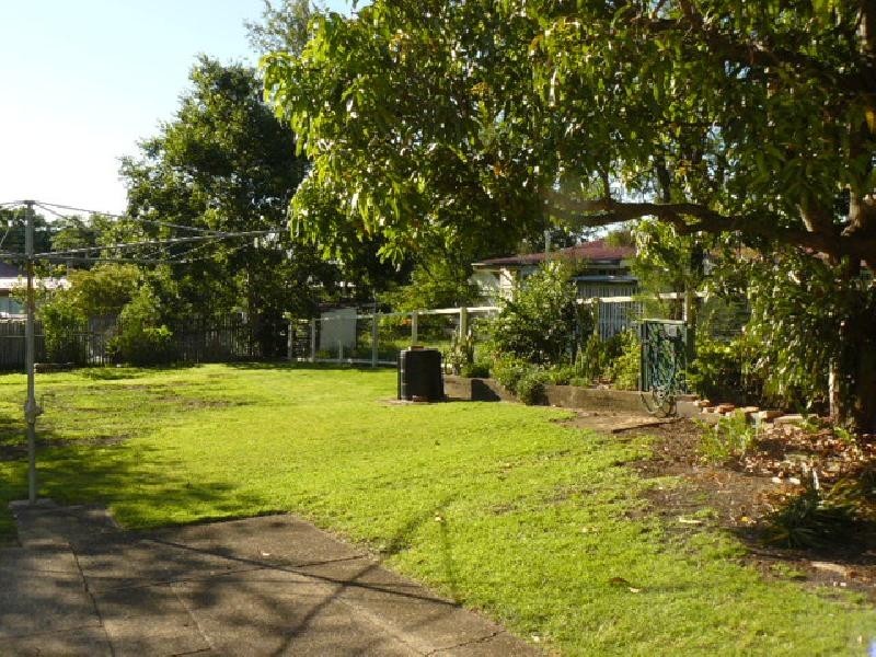 1 Queen Street, Newtown QLD 4305