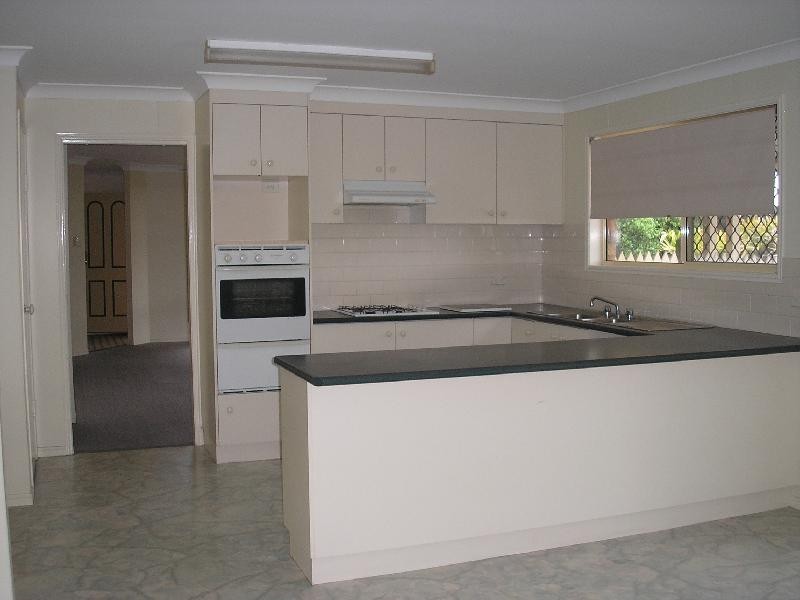 12 Dianthus Place, Flinders View QLD 4305