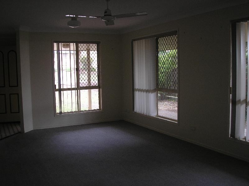 12 Dianthus Place, Flinders View QLD 4305