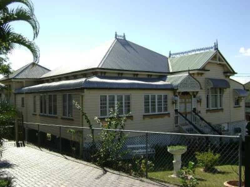 6 Blackstone Road, Newtown QLD 4305