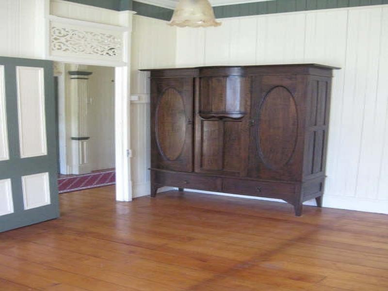 6 Blackstone Road, Newtown QLD 4305