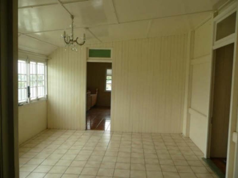 6 Blackstone Road, Newtown QLD 4305