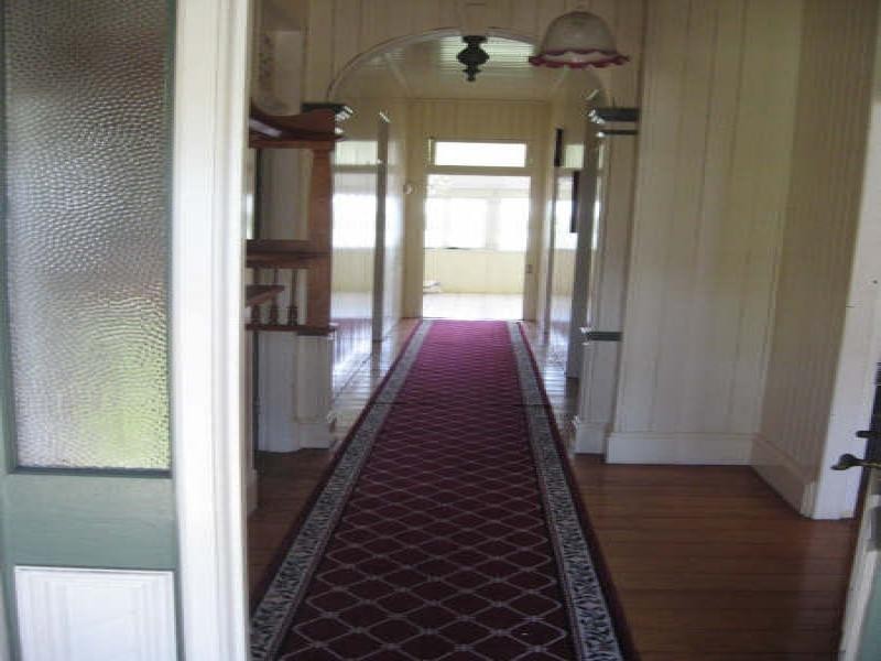 6 Blackstone Road, Newtown QLD 4305