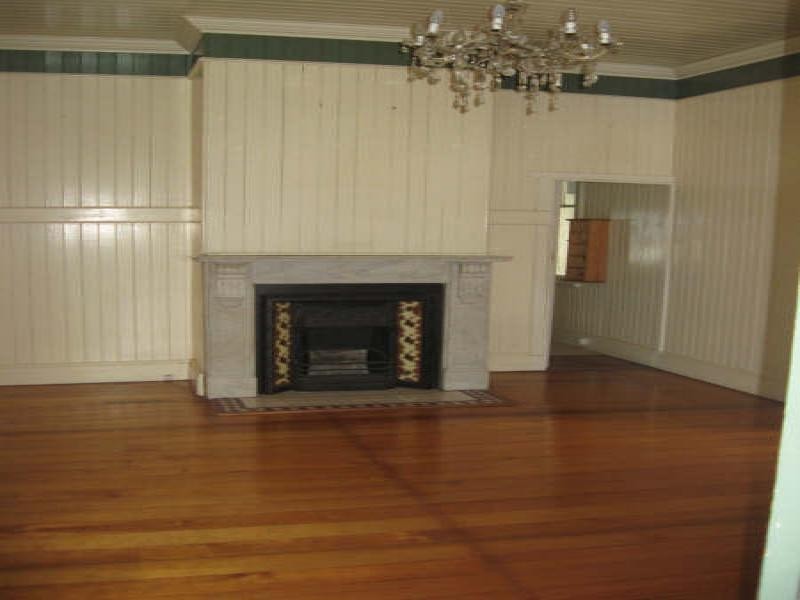 6 Blackstone Road, Newtown QLD 4305