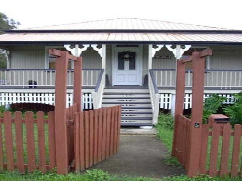 5 Phillip Street, One Mile QLD 4305