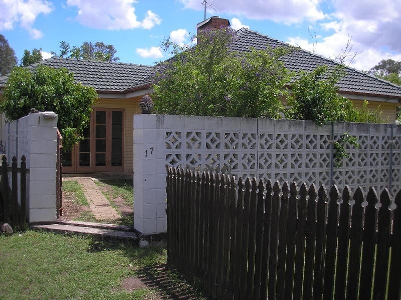 17 Phillip Street, One Mile QLD 4305