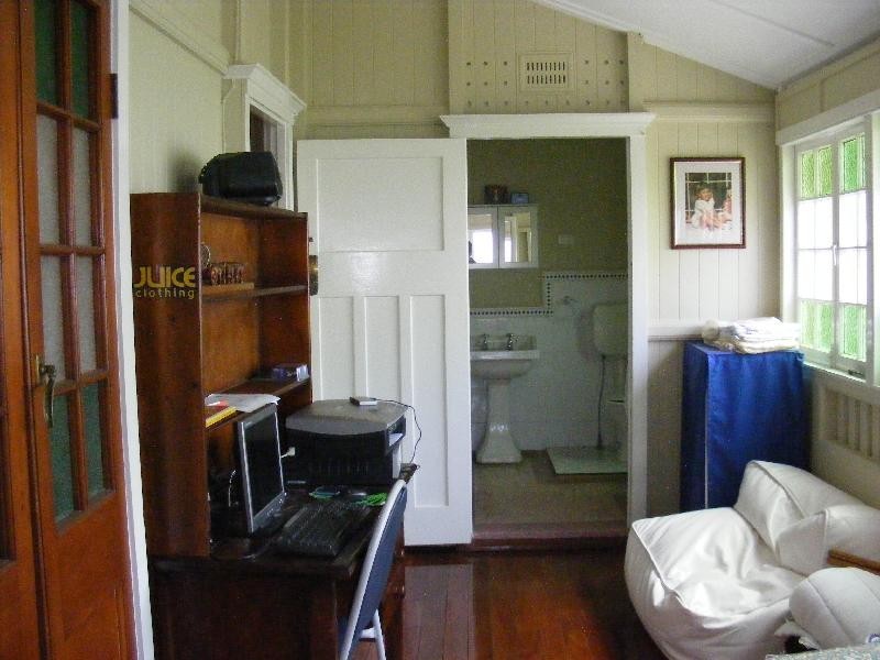 49 Macquarie Street, Silkstone QLD 4304