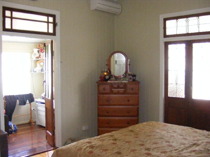 49 Macquarie Street, Silkstone QLD 4304