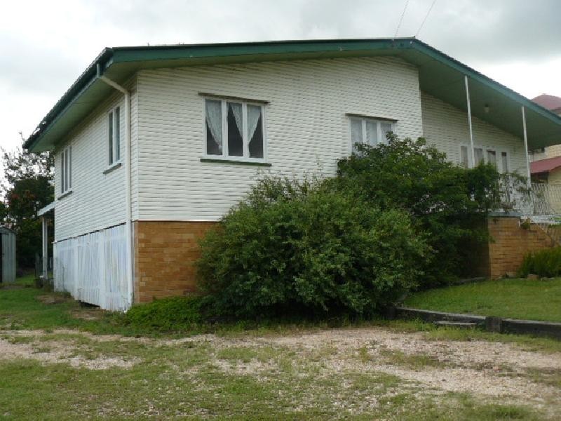 4 Holmes Street, North Ipswich QLD 4305