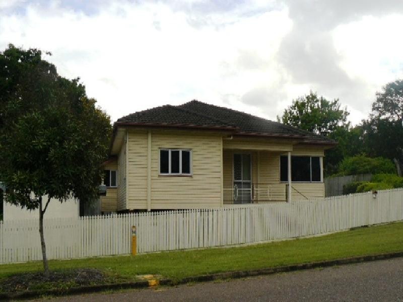 2 Holmes Street, North Ipswich QLD 4305
