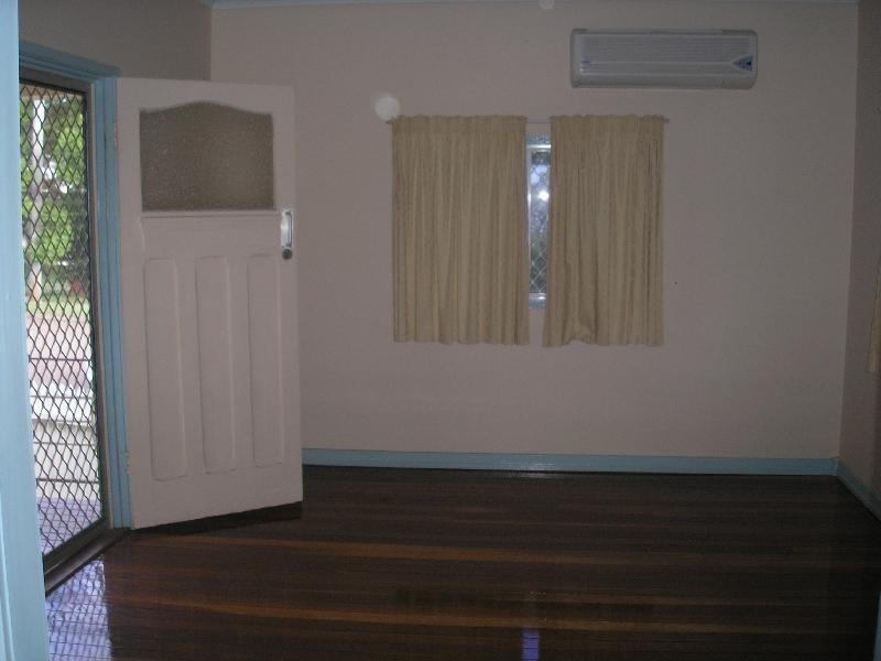 2 Holmes Street, North Ipswich QLD 4305