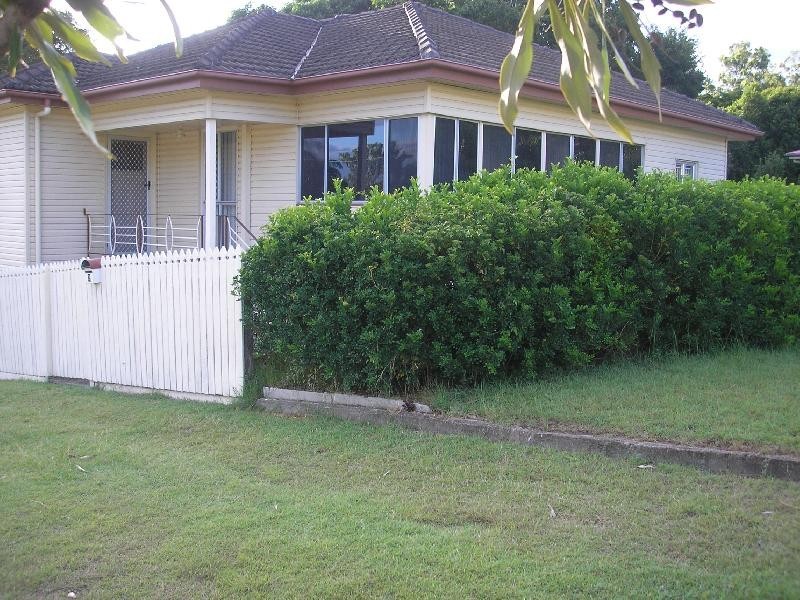 2 Holmes Street, North Ipswich QLD 4305