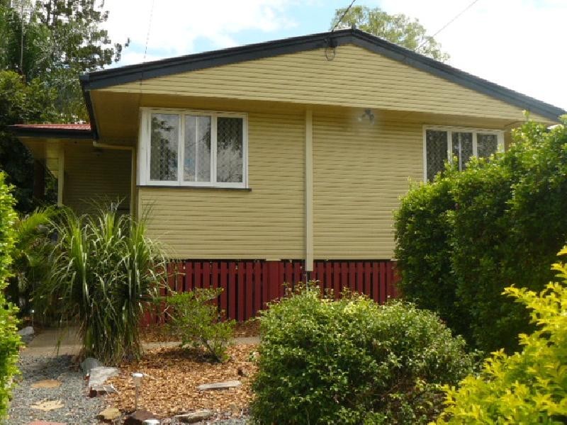 7 Peacock Street, One Mile QLD 4305