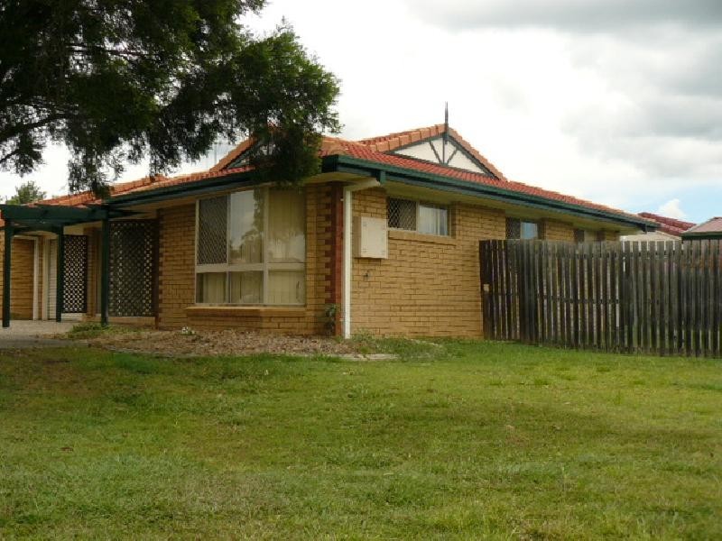 2/3 Settlers Way, Raceview QLD 4305