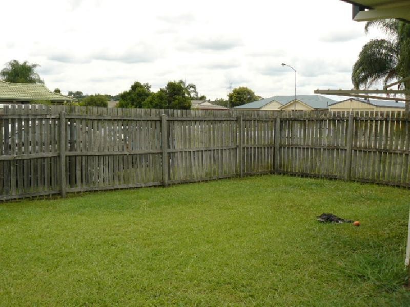 2/3 Settlers Way, Raceview QLD 4305