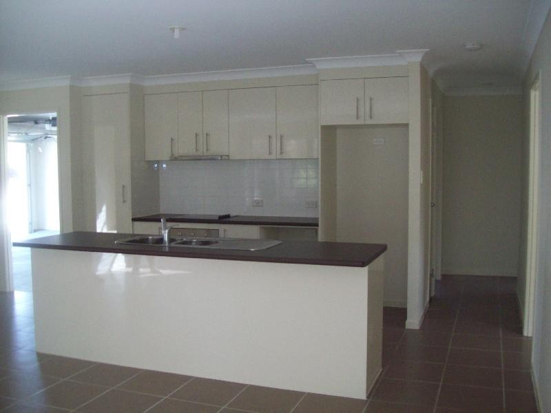 16 Parkview Drive, Springfield Lakes QLD 4300