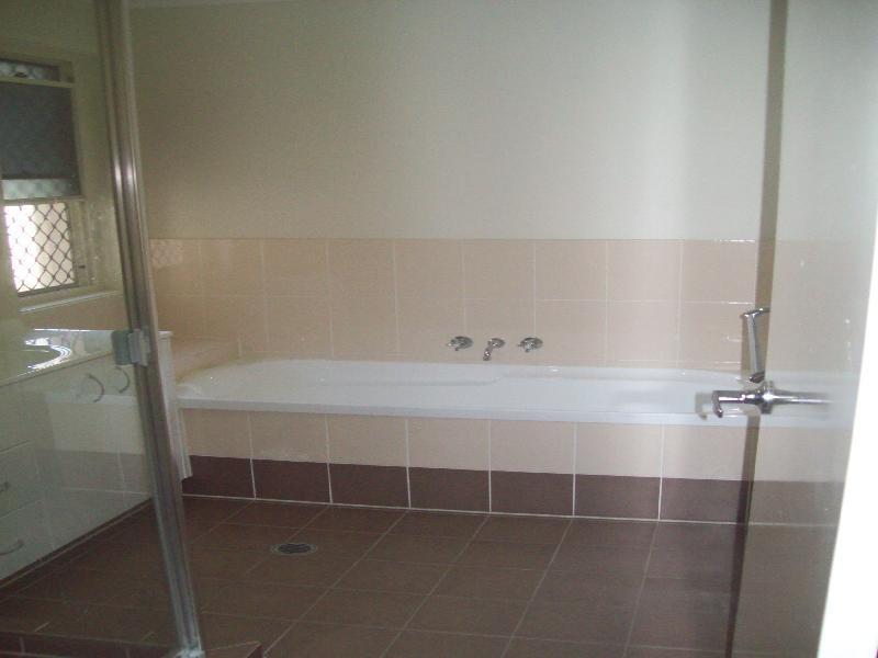 16 Parkview Drive, Springfield Lakes QLD 4300