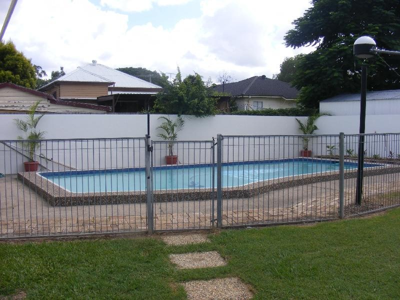 2 Vineyard Street, One Mile QLD 4305