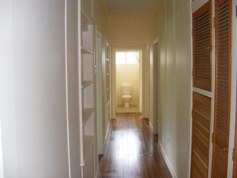 2 Vineyard Street, One Mile QLD 4305