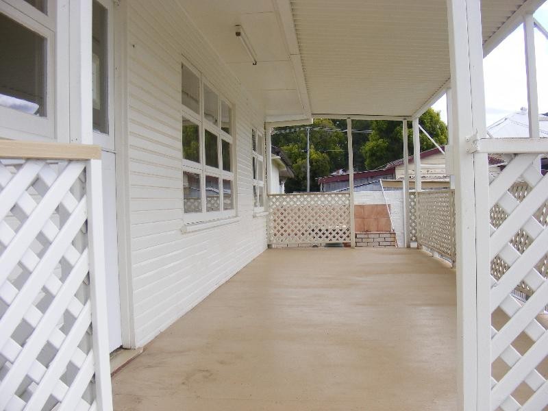2 Vineyard Street, One Mile QLD 4305
