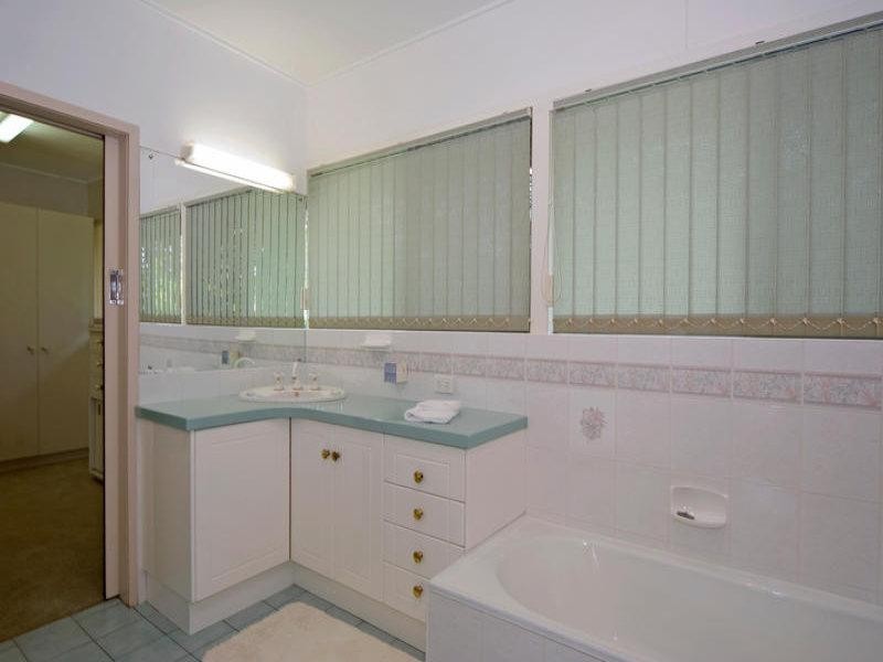 17 Stanley Street, North Booval QLD 4304