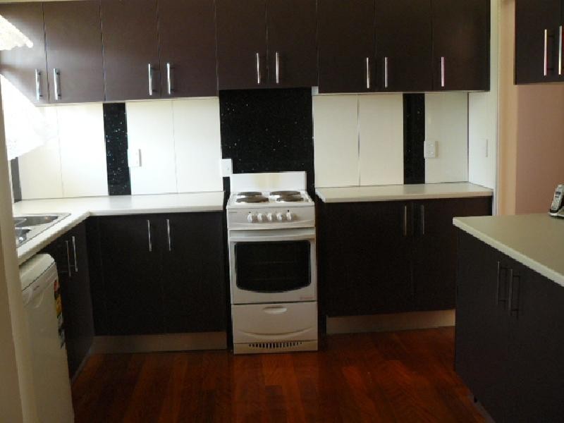 33 Robertson Road, Eastern Heights QLD 4305