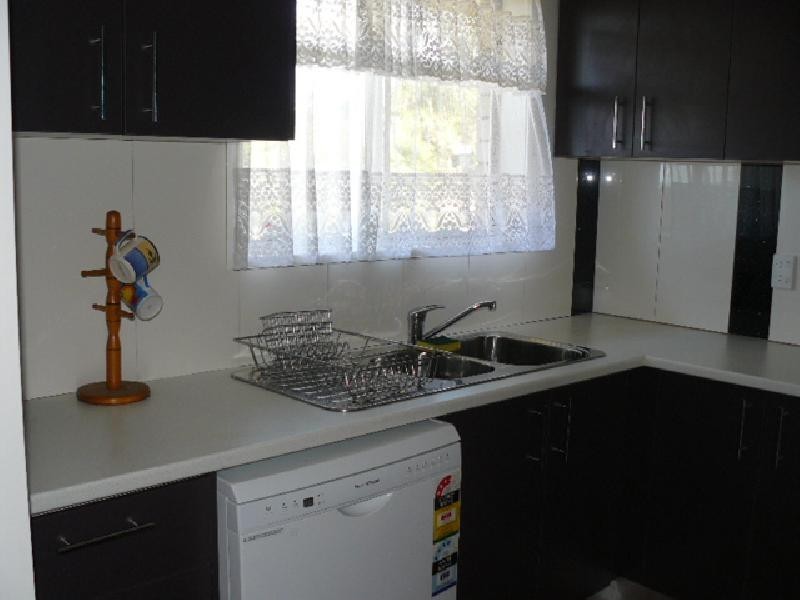 33 Robertson Road, Eastern Heights QLD 4305