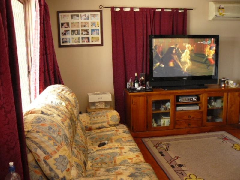 33 Robertson Road, Eastern Heights QLD 4305