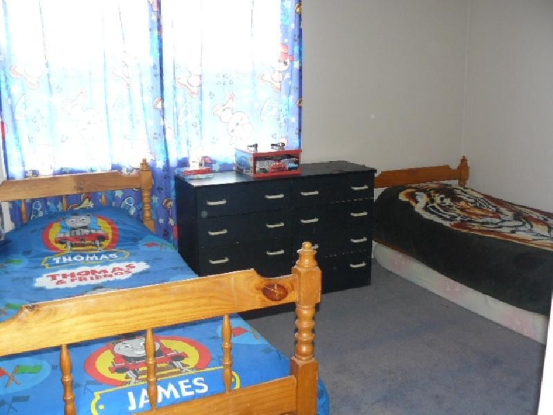 33 Robertson Road, Eastern Heights QLD 4305