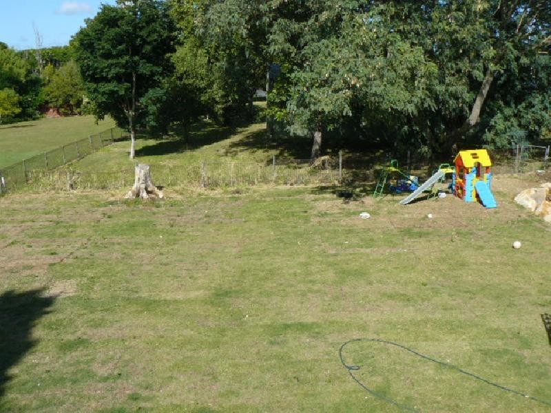 33 Robertson Road, Eastern Heights QLD 4305