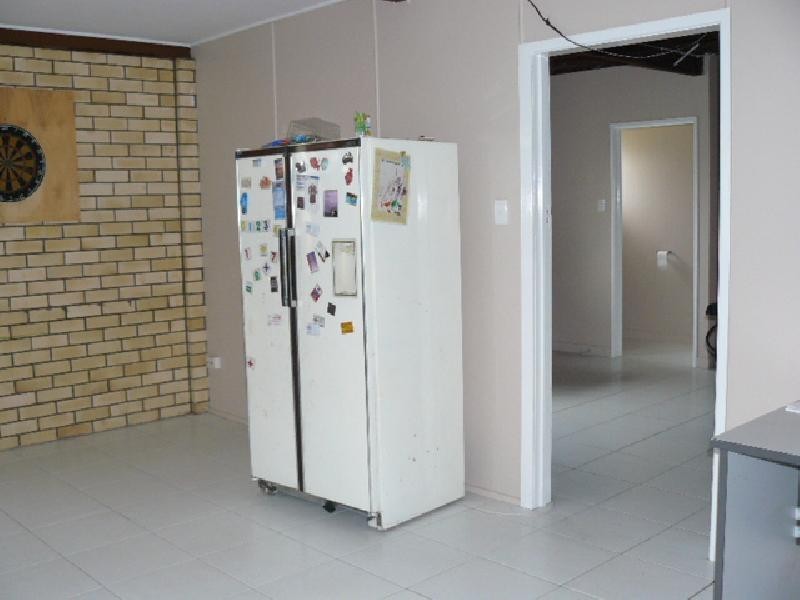 33 Robertson Road, Eastern Heights QLD 4305