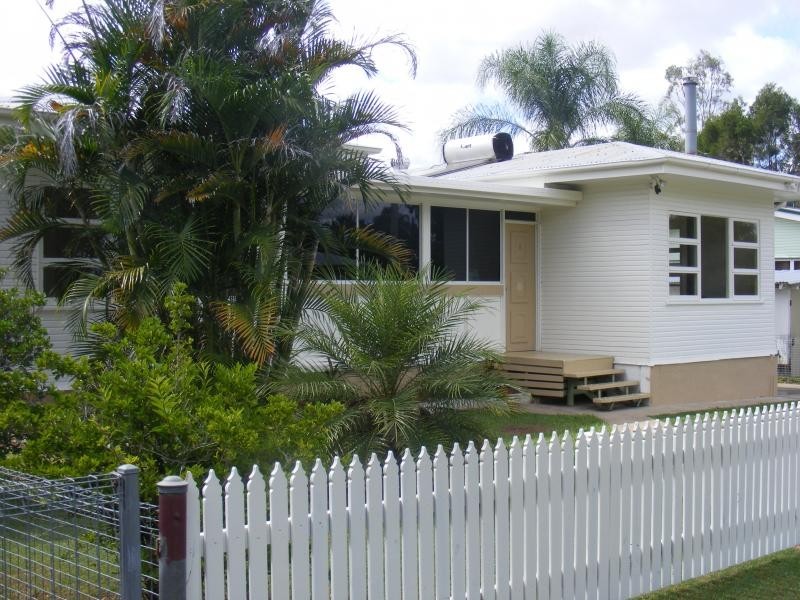 2 Vineyard Street, One Mile QLD 4305