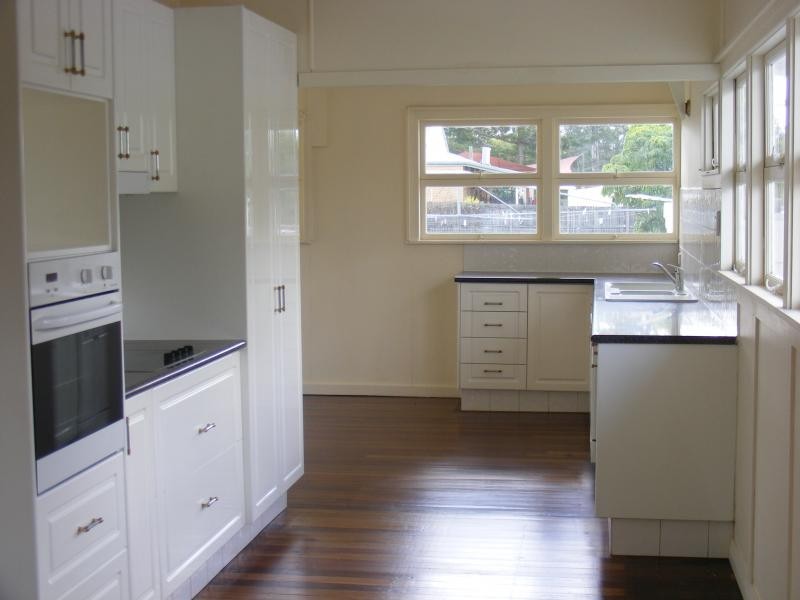 2 Vineyard Street, One Mile QLD 4305