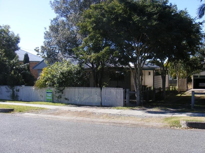 8 Macquarie Street, Booval QLD 4304