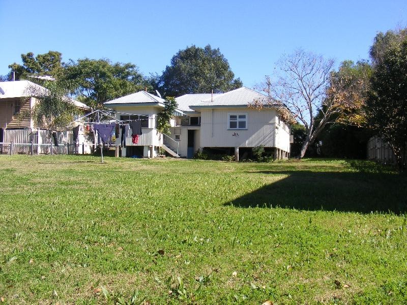 8 Macquarie Street, Booval QLD 4304