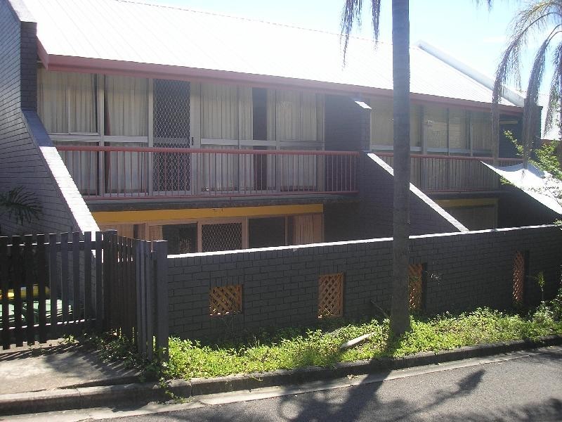 2/11 South Street, Ipswich QLD 4305