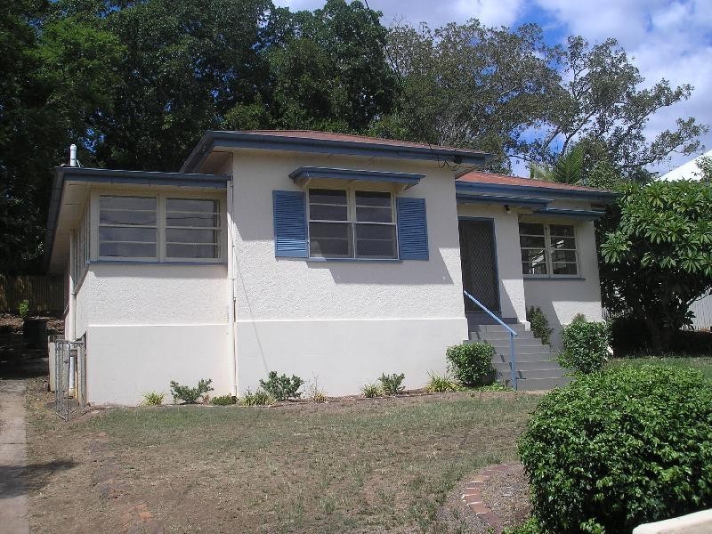 42 Chermside Road, Eastern Heights QLD 4305