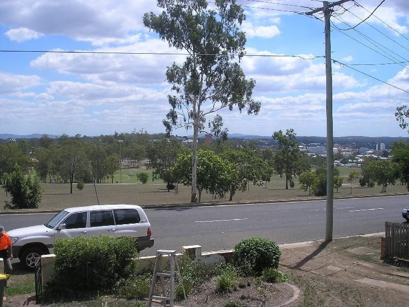 42 Chermside Road, Eastern Heights QLD 4305