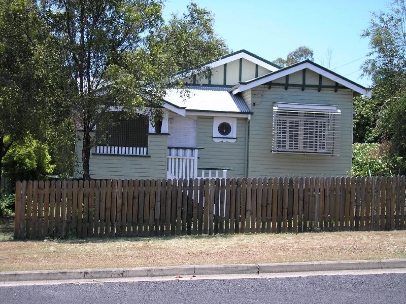 2 Montauban Street, Newtown QLD 4305