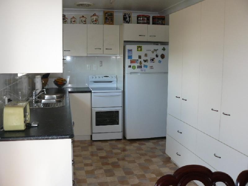 3  Kurrajong Street, Flinders View QLD 4305