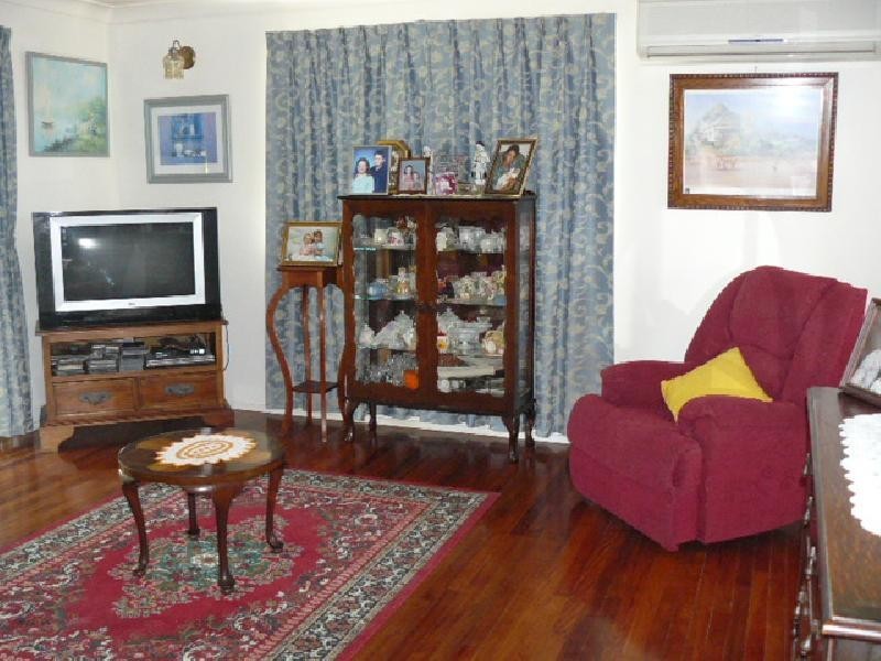 3  Kurrajong Street, Flinders View QLD 4305
