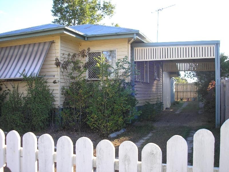 33 Teape Street, Silkstone QLD 4304
