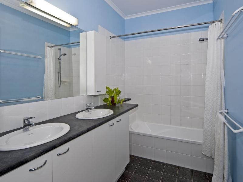 4 George Street, Blackstone QLD 4304