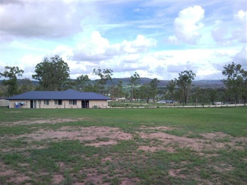 12 Senior Court, Kensington Grove QLD 4341
