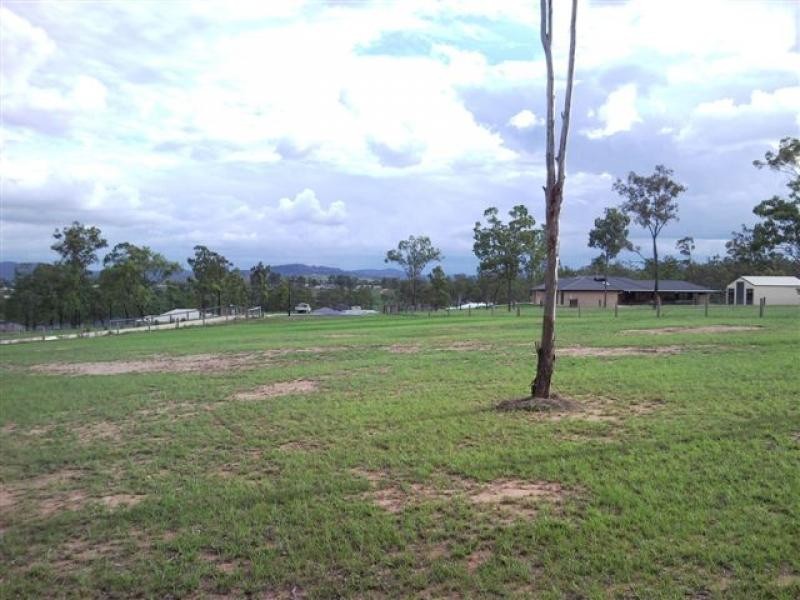 12 Senior Court, Kensington Grove QLD 4341