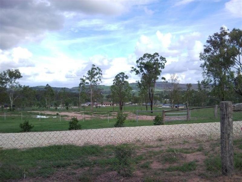 12 Senior Court, Kensington Grove QLD 4341