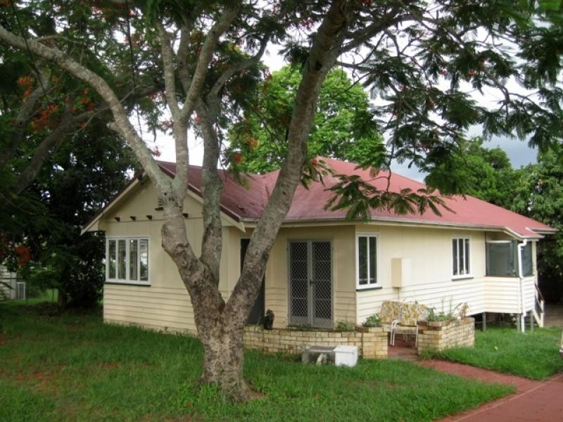 8 Schelbach Street, Booval QLD 4304